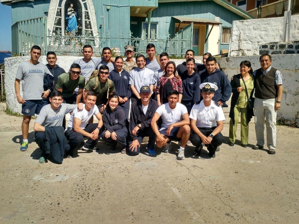 PASTORAL APOLINAV REALIZA SALUDO NAVIDEÑO EN HOGAR “ARTURO PRAT”. PASTORAL APOLINAV REALIZA SALUDO NAVIDEÑO EN HOGAR “ARTURO PRAT”.