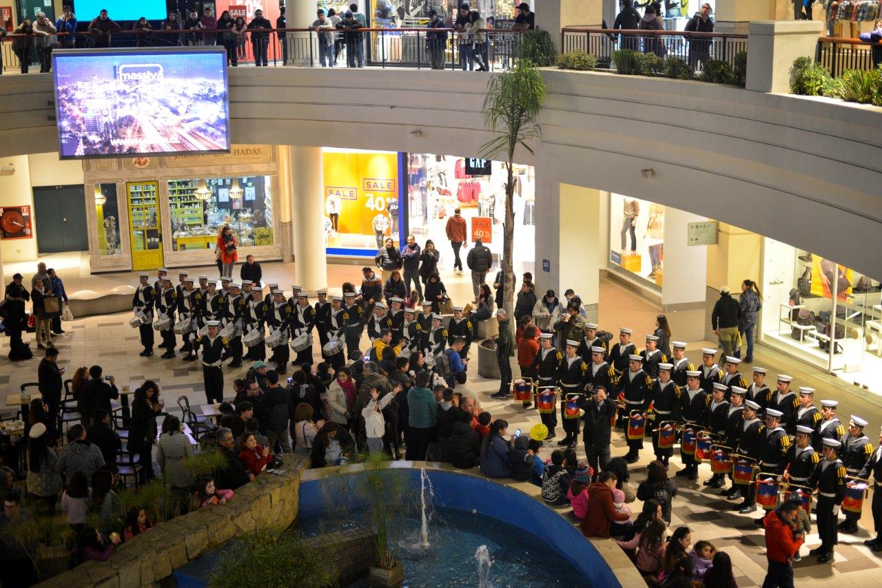 INTERVENCIÓN URBANA MUSICAL EN CENTROS COMERCIALES REALIZÓ LA APOLINAV. INTERVENCIÓN URBANA MUSICAL EN CENTROS COMERCIALES REALIZÓ LA APOLINAV.