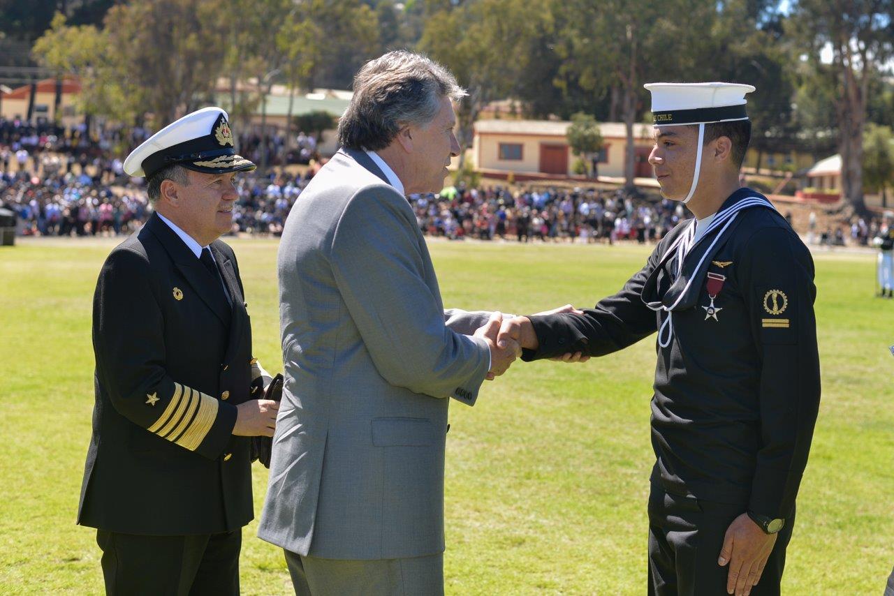 MINISTRO DE DEFENSA PRESIDIÓ GRADUACIÓN EN ACADEMIA POLITÉCNICA NAVAL. MINISTRO DE DEFENSA PRESIDIÓ GRADUACIÓN EN ACADEMIA POLITÉCNICA NAVAL.
