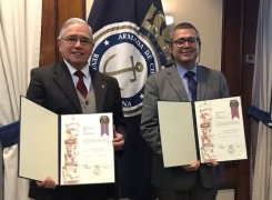 PROFESORES DE LA ACADEMIA POLITÉCNICA NAVAL SON PREMIADOS POR LA REVISTA DE MARINA.