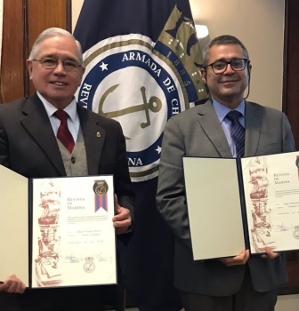 PROFESORES DE LA ACADEMIA POLITÉCNICA NAVAL SON PREMIADOS POR LA REVISTA DE MARINA.