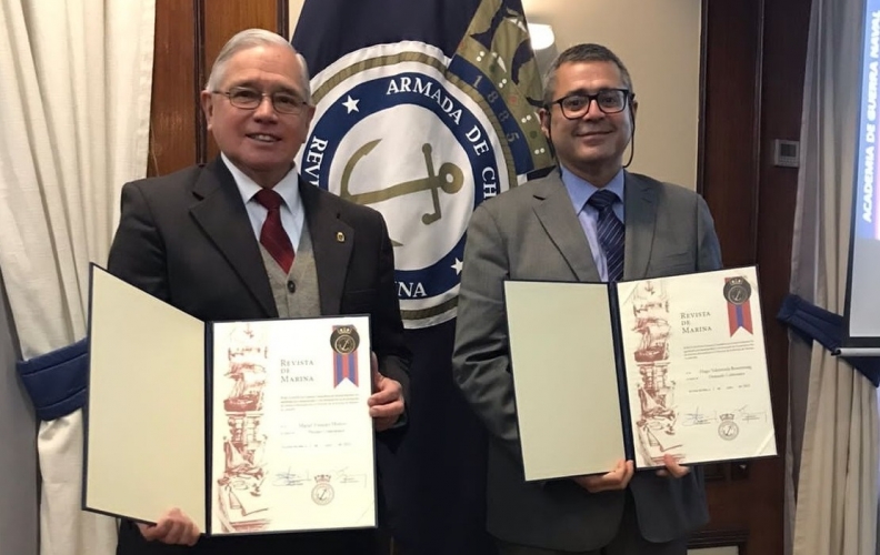 PROFESORES DE LA ACADEMIA POLITÉCNICA NAVAL SON PREMIADOS POR LA REVISTA DE MARINA.