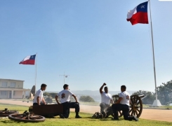 CON CAÑÓN DE DESEMBARCO SE CONMEMORARON 130 AÑOS DE LA ESPECIALIDAD DE ARTILLERÍA NAVAL.