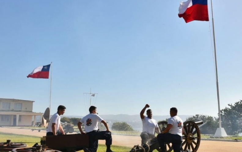 CON CAÑÓN DE DESEMBARCO SE CONMEMORARON 130 AÑOS DE LA ESPECIALIDAD DE ARTILLERÍA NAVAL.