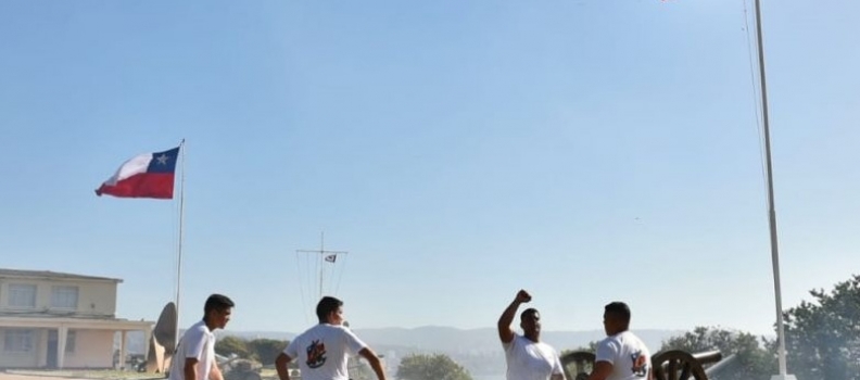 CON CAÑÓN DE DESEMBARCO SE CONMEMORARON 130 AÑOS DE LA ESPECIALIDAD DE ARTILLERÍA NAVAL.