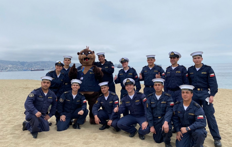 ACADEMIA POLITÉCNICA NAVAL PARTICIPÓ CON MONITORES EN EL “DÍA INTERNACIONAL DE LIMPIEZA DE PLAYAS”.