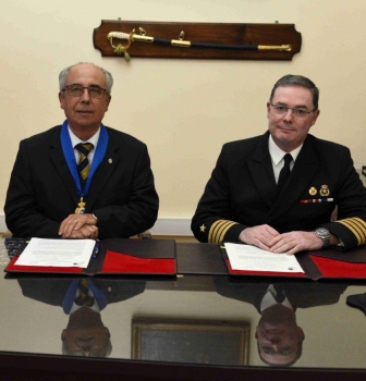 ACADEMIA POLITÉCNICA NAVAL SUSCRIBIÓ CONVENIO CON LA ACADEMIA DE HISTORIA NAVAL Y MARÍTIMA DE CHILE.