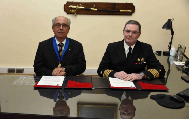 ACADEMIA POLITÉCNICA NAVAL SUSCRIBIÓ CONVENIO CON LA ACADEMIA DE HISTORIA NAVAL Y MARÍTIMA DE CHILE.