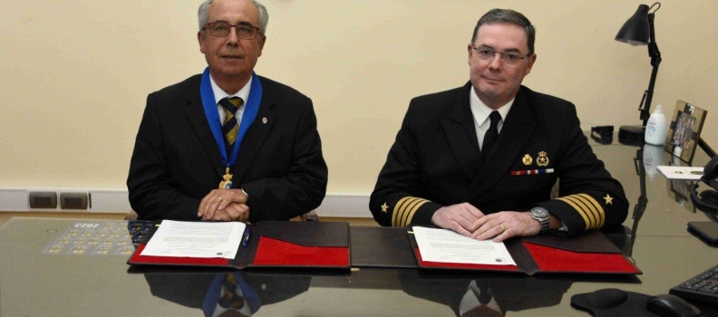 ACADEMIA POLITÉCNICA NAVAL SUSCRIBIÓ CONVENIO CON LA ACADEMIA DE HISTORIA NAVAL Y MARÍTIMA DE CHILE.