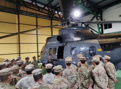 GRUMETES INFANTES DE MARINA DE LA ACADEMIA POLITÉCNICA NAVAL VISITAN BASAERO.