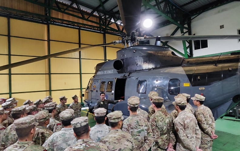 GRUMETES INFANTES DE MARINA DE LA ACADEMIA POLITÉCNICA NAVAL VISITAN BASAERO.