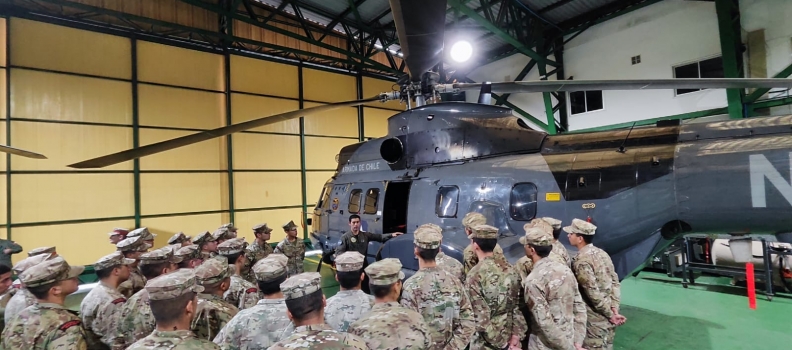 GRUMETES INFANTES DE MARINA DE LA ACADEMIA POLITÉCNICA NAVAL VISITAN BASAERO.