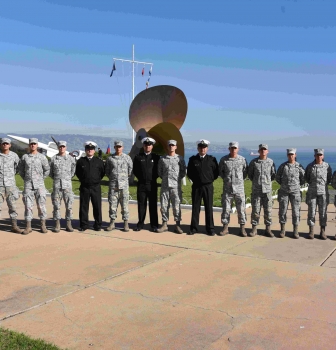 ALUMNOS DE LA F.A.CH.  VISITAN LA ACADEMIA POLITÉCNICA NAVAL.