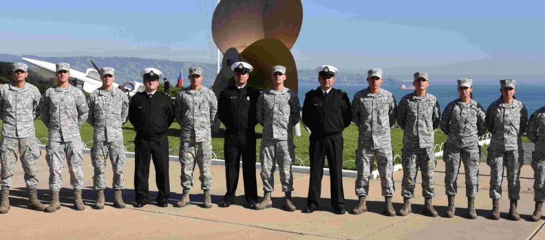 ALUMNOS DE LA F.A.CH.  VISITAN LA ACADEMIA POLITÉCNICA NAVAL.