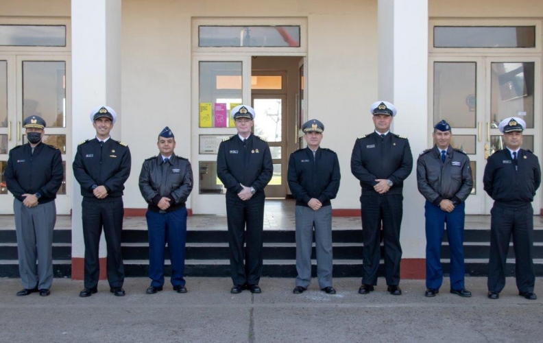 LAS ACADEMIAS POLITÉCNICAS MILITAR Y AERONÁUTICA VISITARON LA ACADEMIA POLITÉCNICA NAVAL.