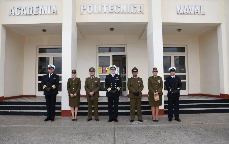 LA ACADEMIA POLITÉCNICA NAVAL RECIBIÓ SALUDOS PROTOCOLARES DE CARABINEROS DE CHILE.