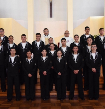 ALUMNOS DE LA ACADEMIA POLITÉCNICA NAVAL RECIBIERON LOS SACRAMENTOS DEL BAUTISMO Y COMUNIÓN.