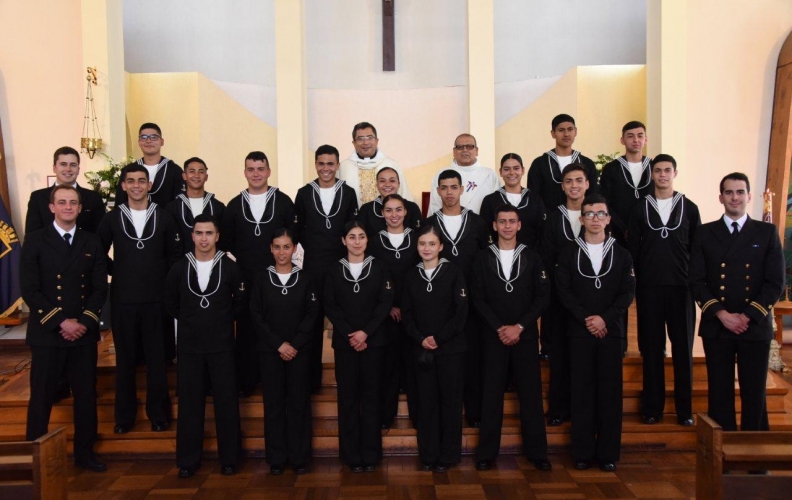 ALUMNOS DE LA ACADEMIA POLITÉCNICA NAVAL RECIBIERON LOS SACRAMENTOS DEL BAUTISMO Y COMUNIÓN.