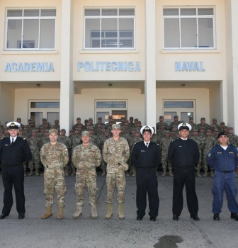 ALUMNOS DE LA ESCUELA DE TELECOMUNICACIONES DEL EJÉRCITO VISITAN LA ACADEMIA POLITÉCNICA NAVAL.