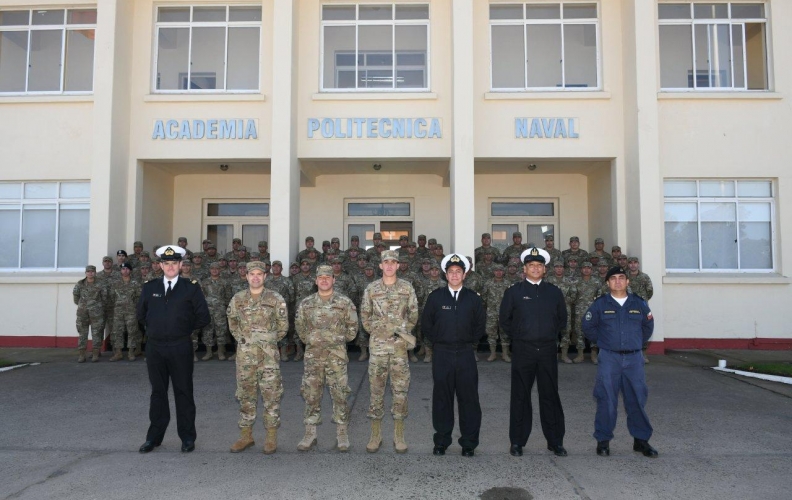 ALUMNOS DE LA ESCUELA DE TELECOMUNICACIONES DEL EJÉRCITO VISITAN LA ACADEMIA POLITÉCNICA NAVAL.