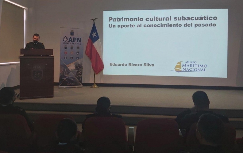 EXPOSITOR DEL MUSEO MARÍTIMO NACIONAL SE PRESENTA EN LA ACADEMIA POLITÉCNICA NAVAL.