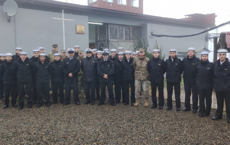 ALUMNOS DE LA ACADEMIA POLITÉCNICA NAVAL EFECTÚAN VISITA PROFESIONAL A SUBTELVALP.