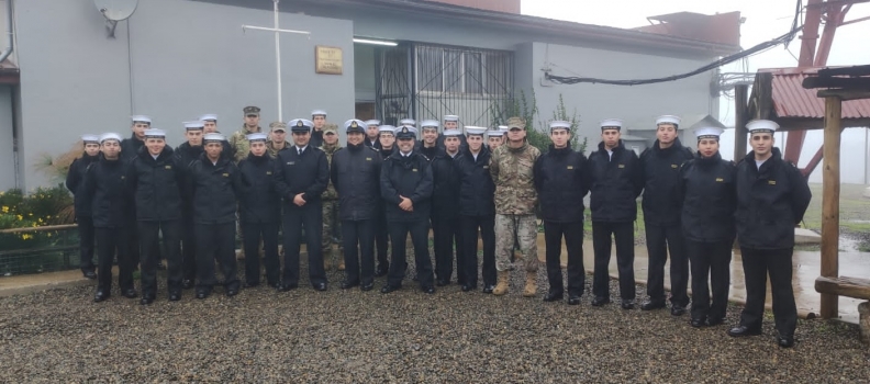 ALUMNOS DE LA ACADEMIA POLITÉCNICA NAVAL EFECTÚAN VISITA PROFESIONAL A SUBTELVALP.