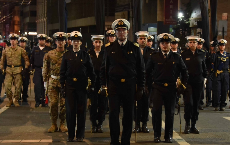 ACADEMIA POLITÉCNICA NAVAL EFECTUÓ PREPARATORIA NOCTURNA PARA EL DESFILE DEL 21 DE MAYO.