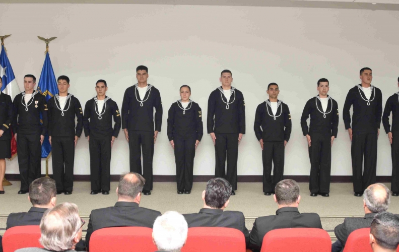 10 NUEVOS OPERADORES DE MÁQUINAS DE HERRAMIENTAS EGRESAN DE LA ACADEMIA POLITÉCNICA NAVAL.