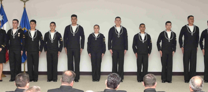 10 NUEVOS OPERADORES DE MÁQUINAS DE HERRAMIENTAS EGRESAN DE LA ACADEMIA POLITÉCNICA NAVAL.