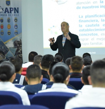 ALUMNOS DE LA ACADEMIA POLITÉCNICA NAVAL EN CONFERENCIA “DAN”.