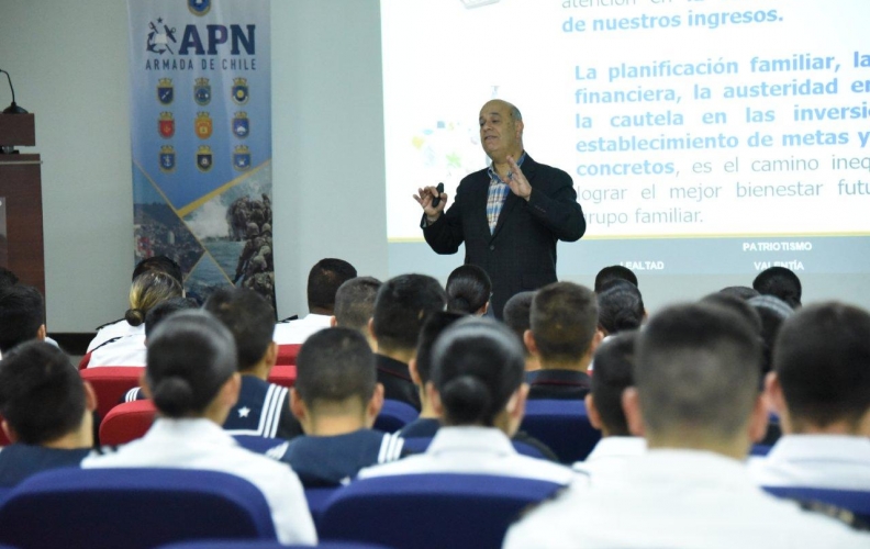 ALUMNOS DE LA ACADEMIA POLITÉCNICA NAVAL EN CONFERENCIA “DAN”.