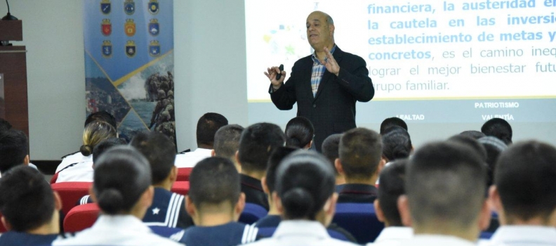 ALUMNOS DE LA ACADEMIA POLITÉCNICA NAVAL EN CONFERENCIA “DAN”.