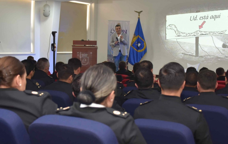 CONFERENCIA DE “MODELOS DE LENGUAJE: DESDE ENFOQUES TRADICIONALES HASTA NEURONALES” EN LA ACADEMIA POLITÉCNICA NAVAL.