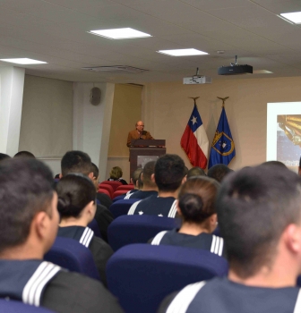 LA ACADEMIA DE HISTORIA NAVAL Y MARÍTIMA DE CHILE EXPONE EN LA ACADEMIA POLITÉCNICA NAVAL.