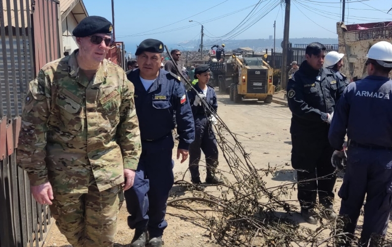 EL JEFE DE LA FUERZA DE TAREAS DE VIÑA DEL MAR REALIZÓ VISITA OPERATIVA AL PERSONAL DESPLEGADO EN EL INCENDIO.