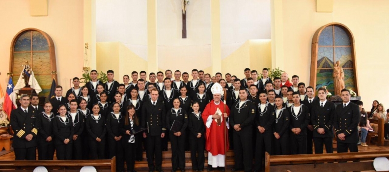 ALUMNOS DE LA ACADEMIA POLITÉCNICA NAVAL RECIBEN EL SACRAMENTO DE LA CONFIRMACIÓN.