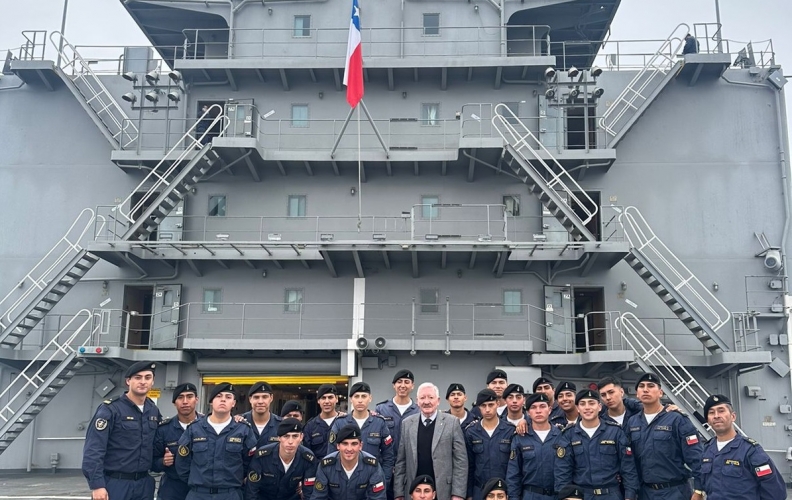 CURSO 2° MECÁNICA COMBUSTIÓN INTERNA DE LA ACADEMIA POLITÉCNICA NAVAL A BORDO DEL BUQUE ALMIRANTE MONTT.