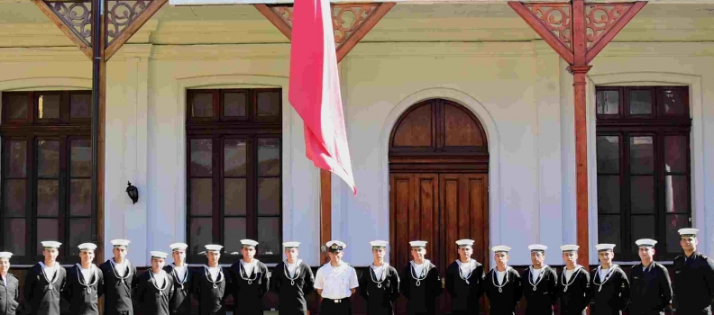 ALUMNOS DE LA ACADEMIA POLITÉCNICA NAVAL VISITAN EL MUSEO MARÍTIMO NACIONAL.