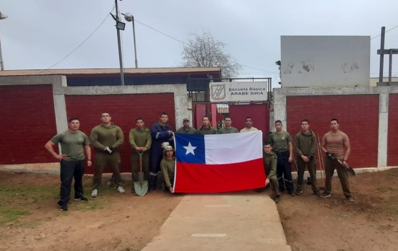 ALUMNOS DE LA ACADEMIA POLITÉCNICA NAVAL APOYAN VOLUNTARIAMENTE UNA ESCUELA EN PLAYA ANCHA.