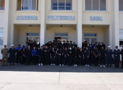 ESCOLARES DE SANTIAGO VISITARON LA ACADEMIA POLITÉCNICA NAVAL.