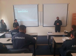 ALUMNOS DE LA ACADEMIA POLITÉCNICA NAVAL SE CAPACITAN COMO MONITORES EN LA JORNADA INTERNACIONAL DE LIMPIEZA DE PLAYAS.