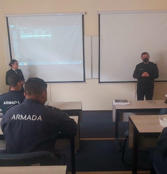 ALUMNOS DE LA ACADEMIA POLITÉCNICA NAVAL SE CAPACITAN COMO MONITORES EN LA JORNADA INTERNACIONAL DE LIMPIEZA DE PLAYAS.