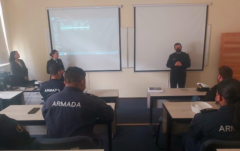 ALUMNOS DE LA ACADEMIA POLITÉCNICA NAVAL SE CAPACITAN COMO MONITORES EN LA JORNADA INTERNACIONAL DE LIMPIEZA DE PLAYAS.