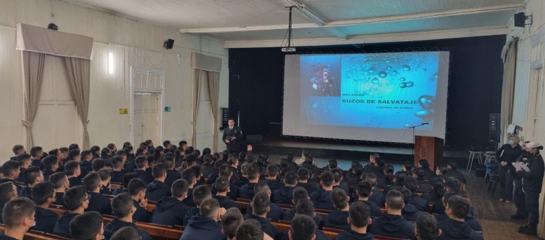 ESCUELA DE BUCEO DE LA A.P.N. REALIZA CHARLA MOTIVACIONAL EN ESGRUM.