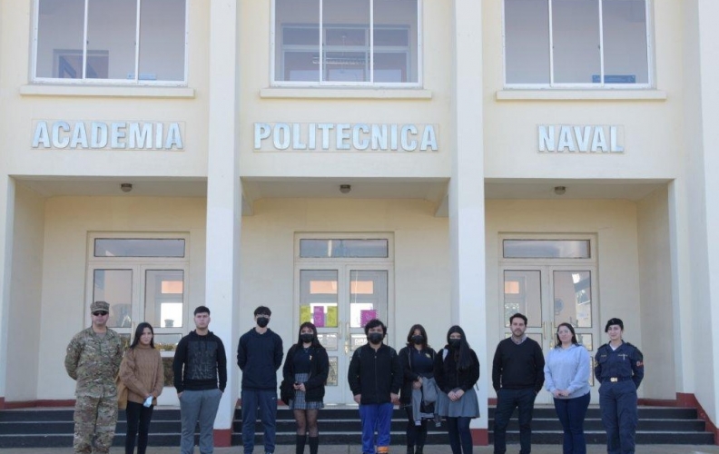 ALUMNOS DE COLEGIO CHILENO BRITÁNICO VISITARON LA ACADEMIA POLITÉCNICA NAVAL.