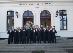 ALUMNOS DE LA ACADEMIA POLITÉCNICA NAVAL ASISTEN AL MUSEO MARÍTIMO NACIONAL.