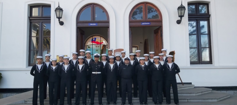 ALUMNOS DE LA ACADEMIA POLITÉCNICA NAVAL ASISTEN AL MUSEO MARÍTIMO NACIONAL.