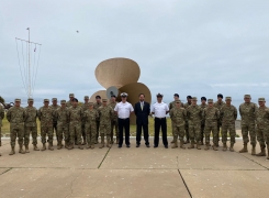 ALUMNOS DE LA ESCUELA DE TELECOMUNICACIONES DEL EJÉRCITO VISITAN LA ACADEMIA POLITÉCNICA NAVAL.