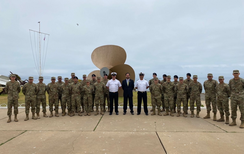 ALUMNOS DE LA ESCUELA DE TELECOMUNICACIONES DEL EJÉRCITO VISITAN LA ACADEMIA POLITÉCNICA NAVAL.